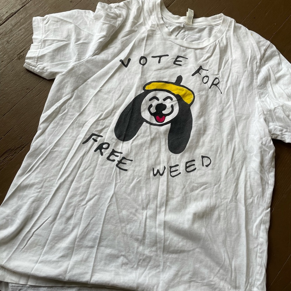 Vote for free w33d graphic tee